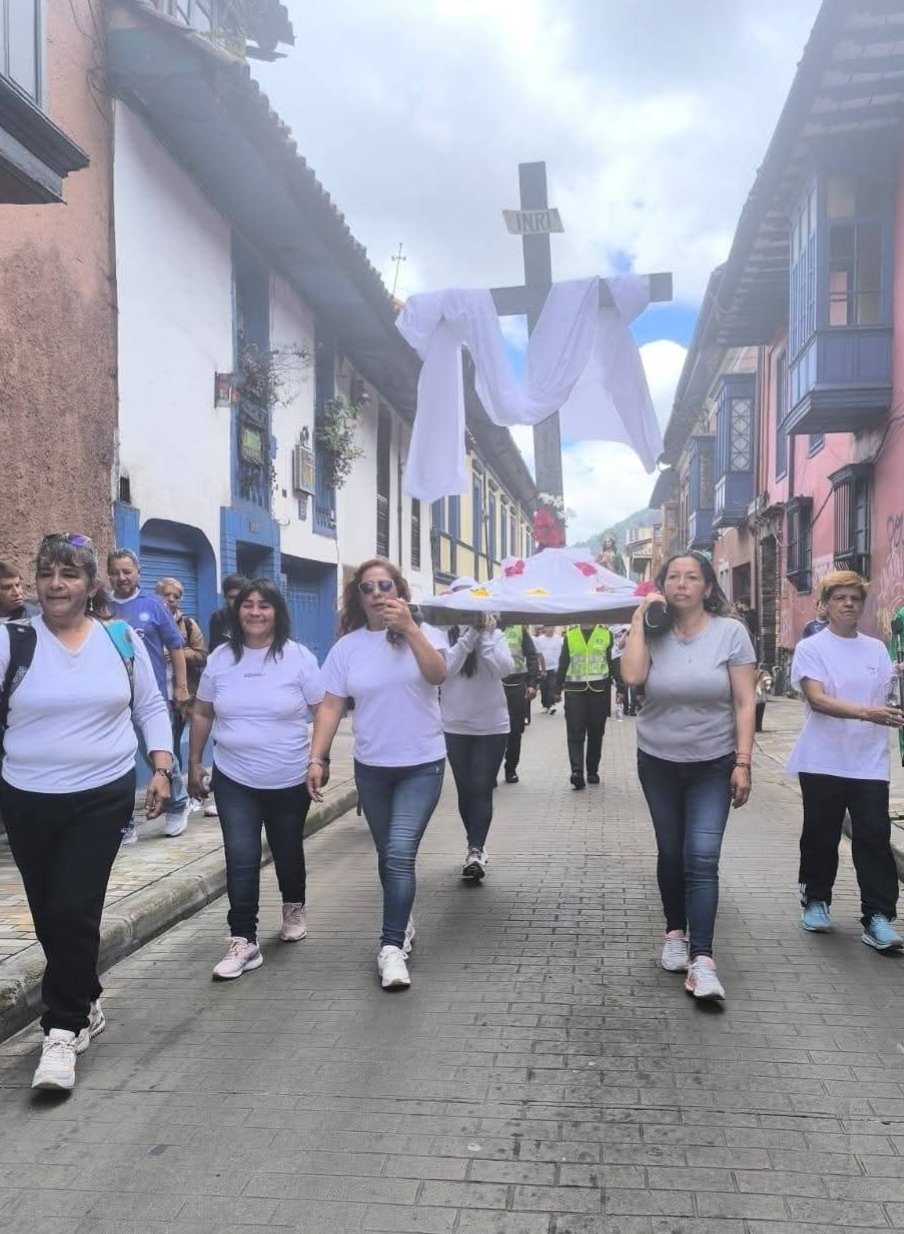 Mujeres cargueras: un nuevo paso en la Semana Santa del barrio Egipto