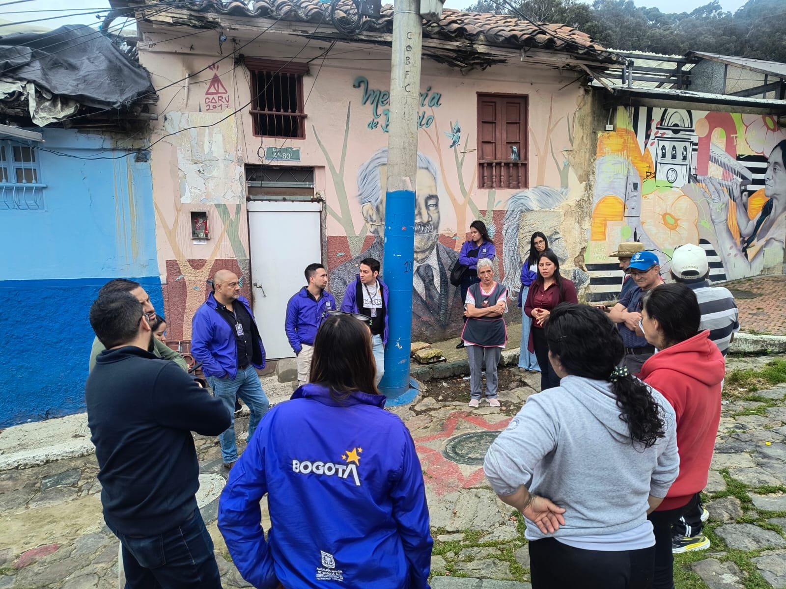La gestión comunitaria da un primer paso para recuperar la calle empedrada del barrio Egipto